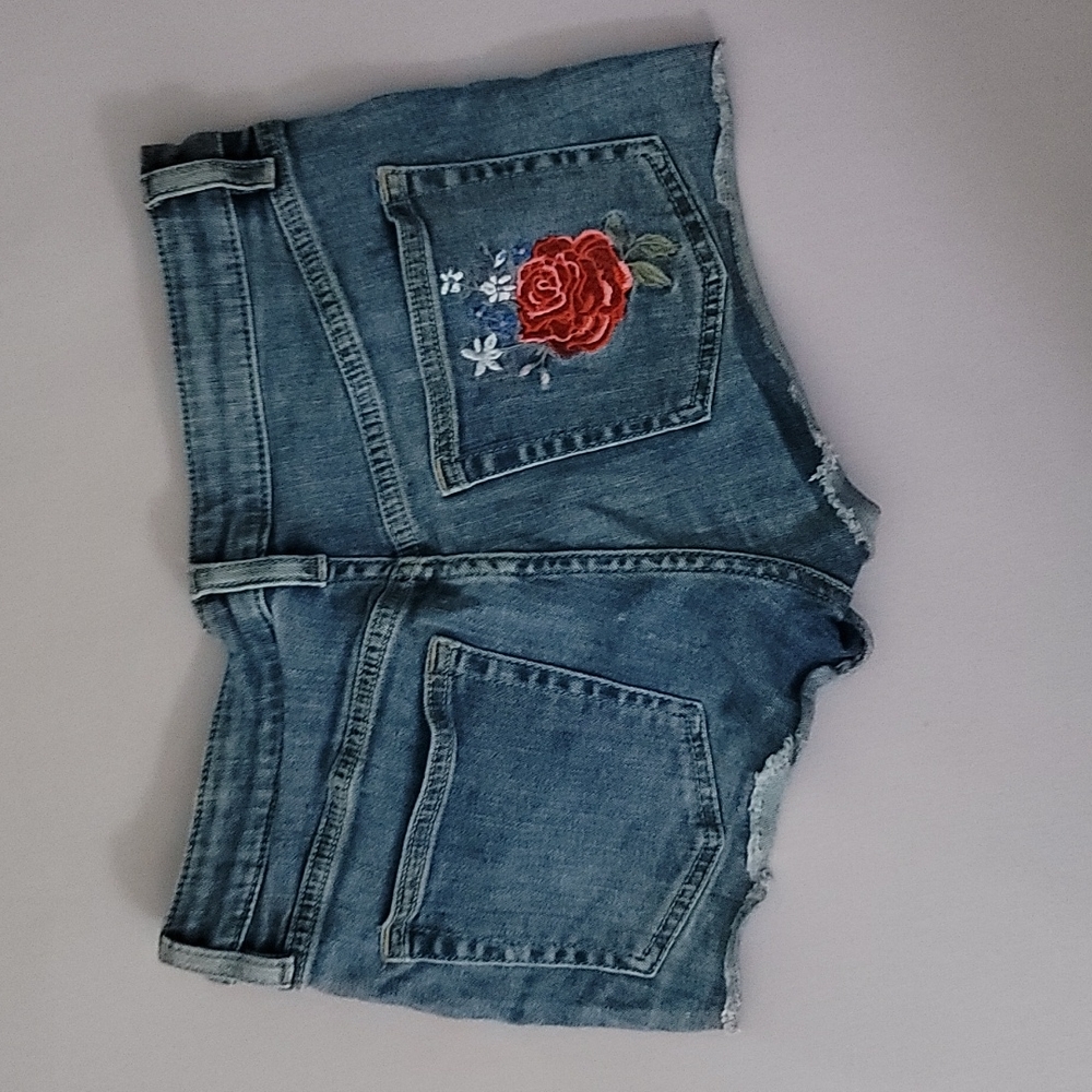 Shorts - Picture 9 of 9
